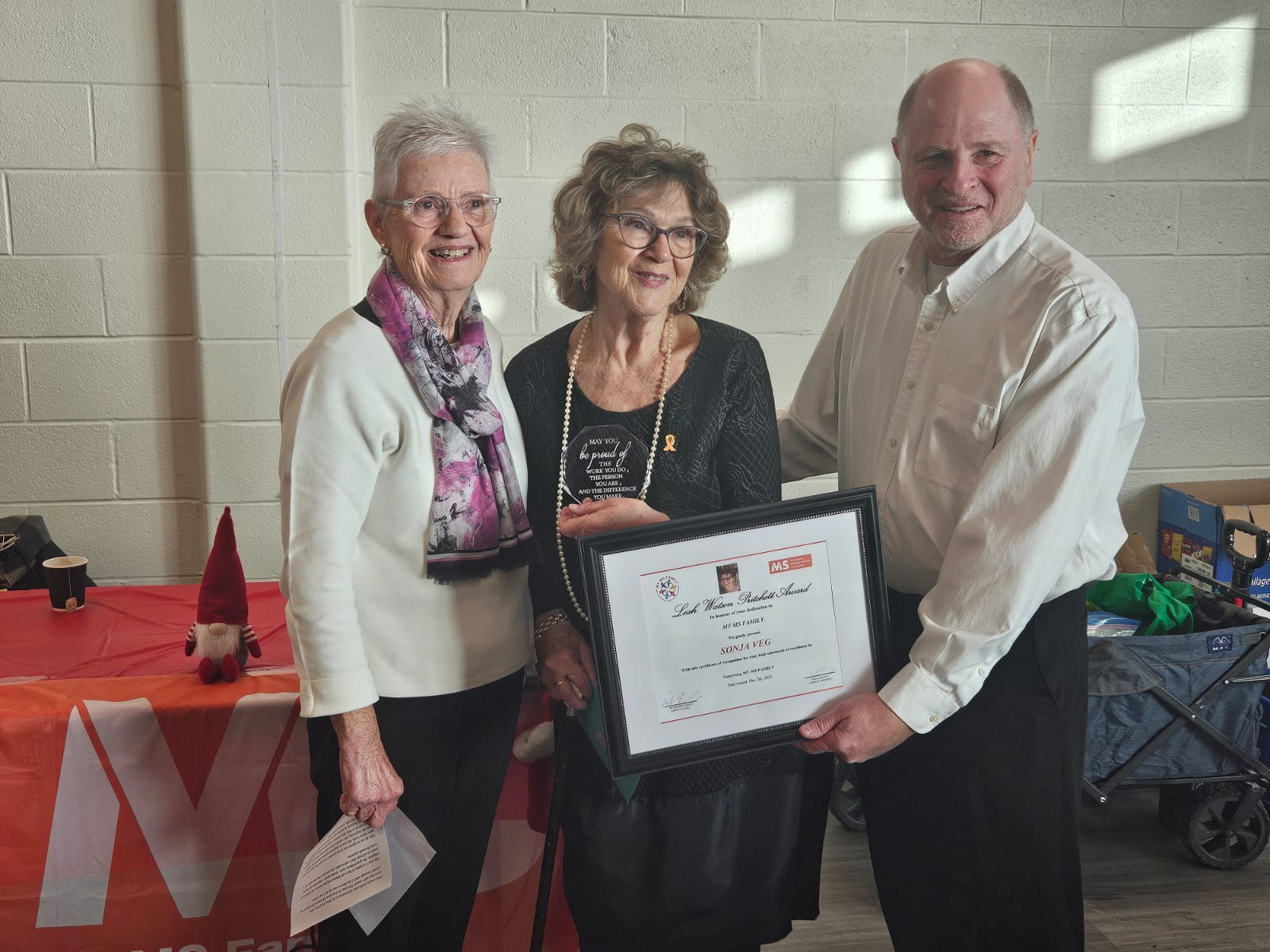 Sonja Veg receiving Leah Watson Award